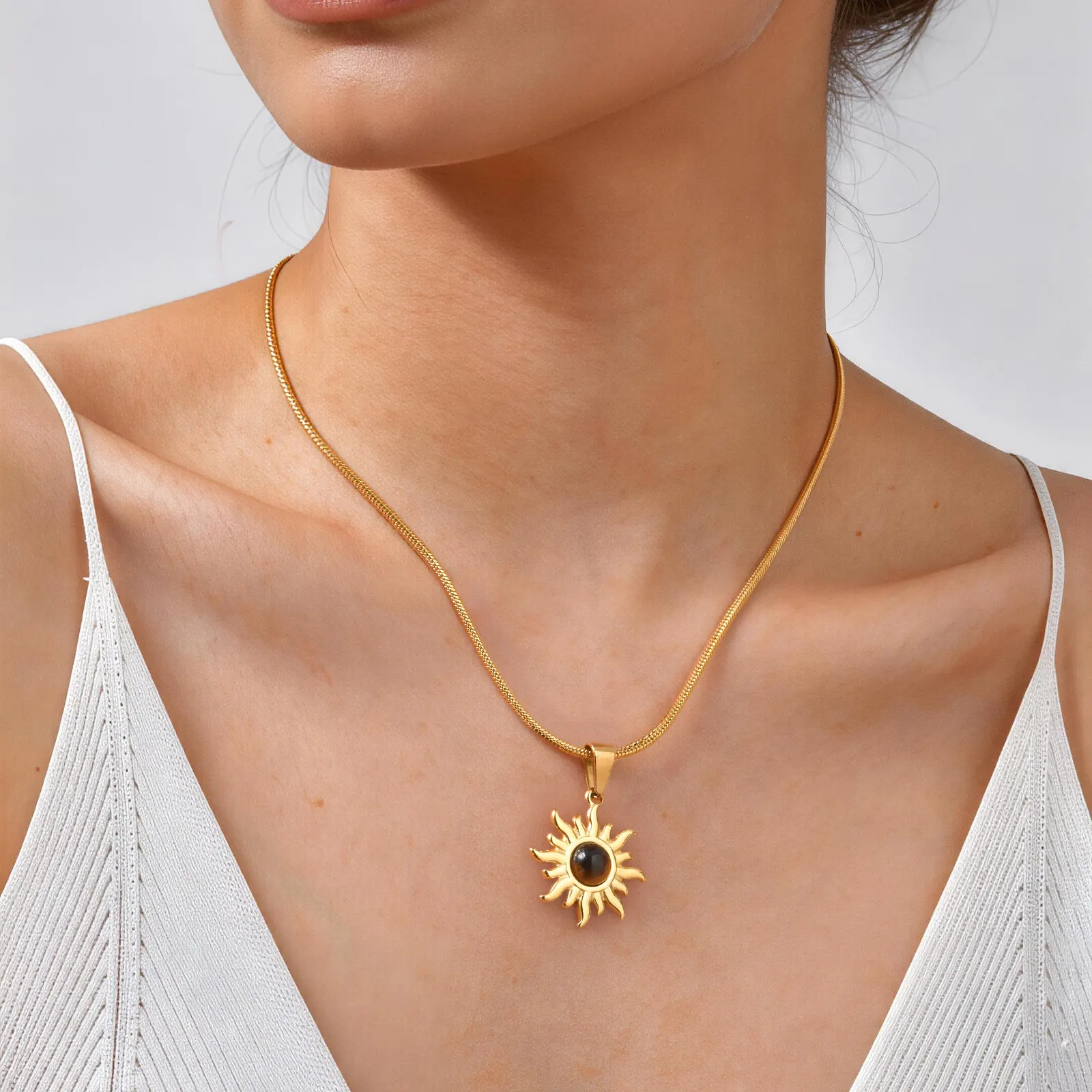 Vnox Gold Plated Tiger's Eye Sunflower Pendant Necklaces for Women, Stainless Steel Concise Solar Neck Chain Jewelry Gift