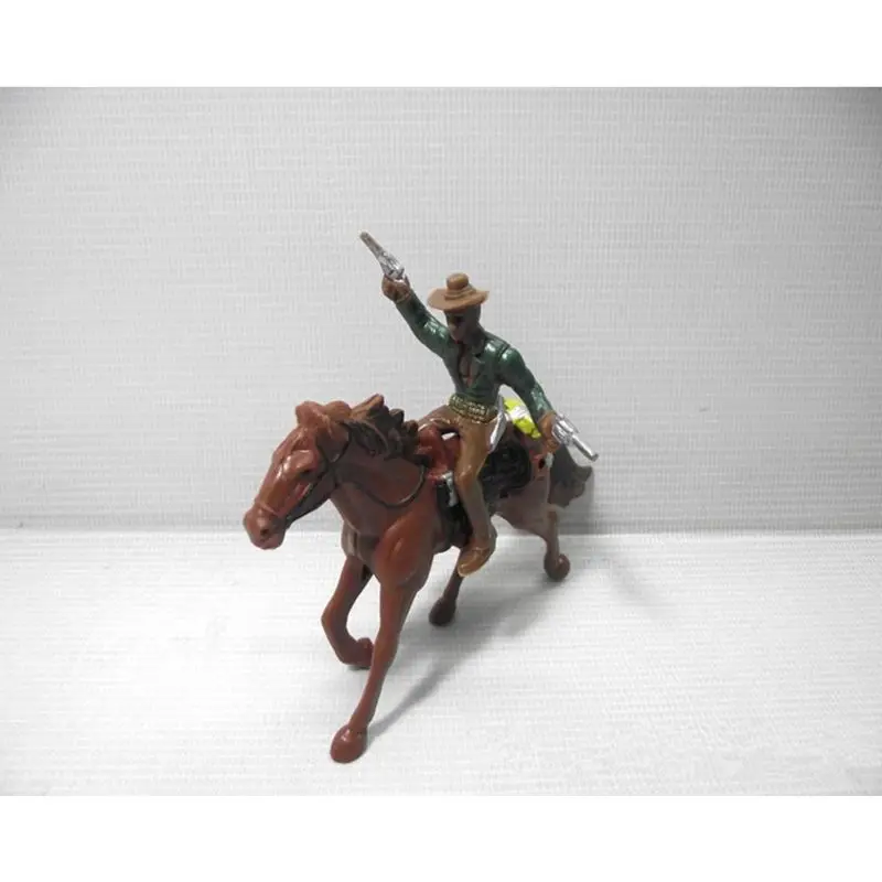 1/100 Plastic Western Cowboy Model Train Street People Desktop Craft