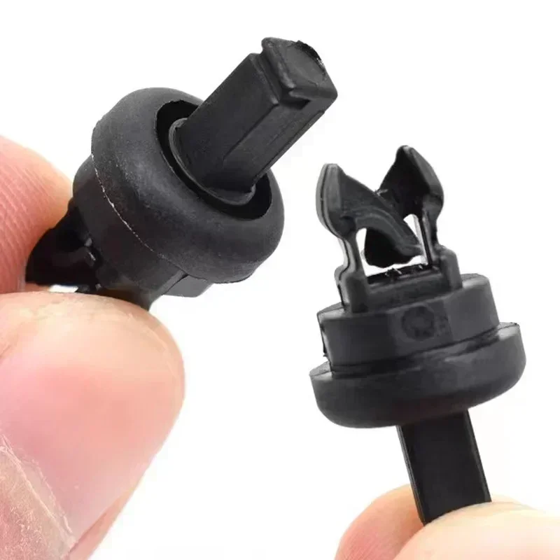 Car Boot Lanyard Clip Fixing Clip for Nissan Qashqai 2007-2019 Luggage Tray Bracket Fixing Clip Car Interior Supplies 79916JD00A view 3