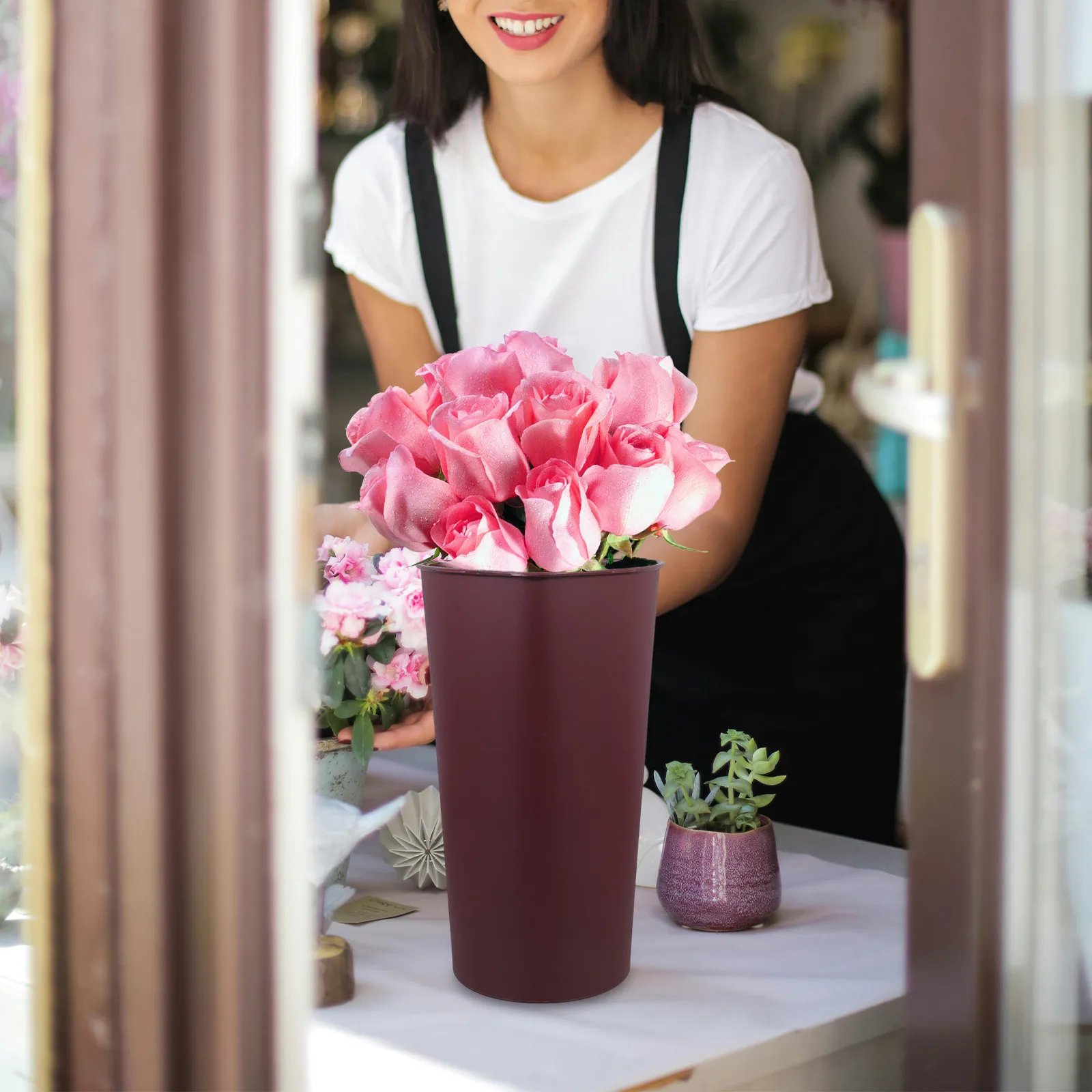 Fresh Triangular Flower Bucket Unique Stable Design for Home Use Floral Arrangements Wedding Table Centerpiece Flower Display