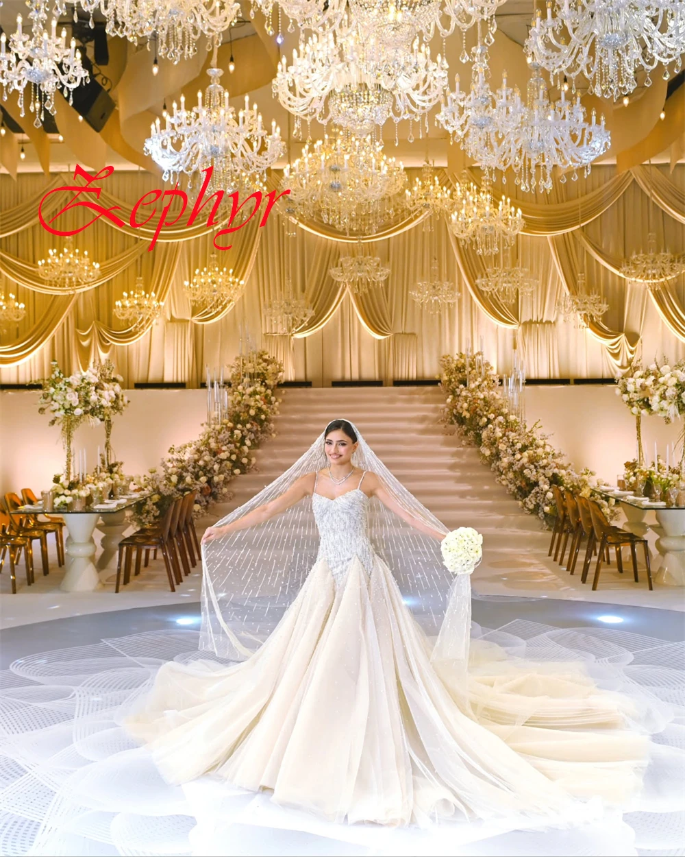 Customized Exquisite White Tulle Wedding Dress Elegant Strapless Spaghetti Straps Bridal Gowns Chapel Train Open Back Dress