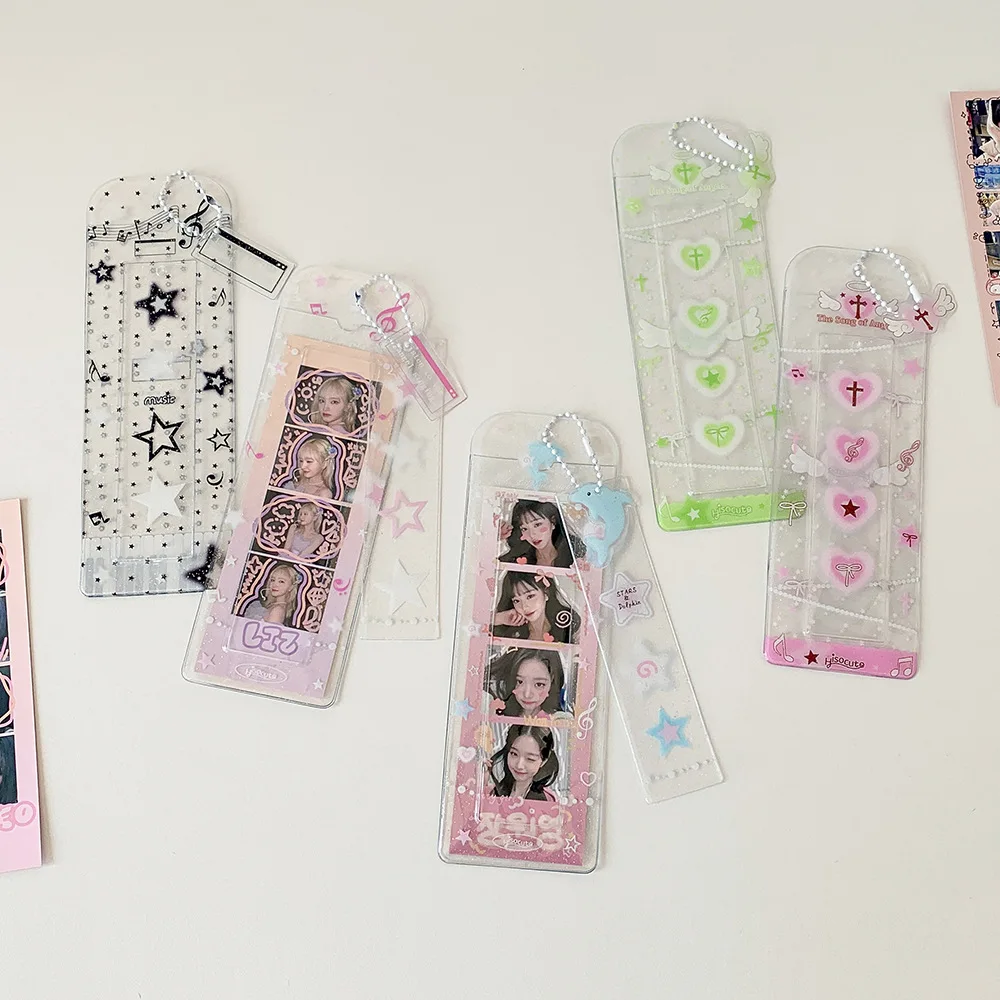 Cartoon Glitzer Life Vierfach-PVC-Fotokartenhalter Kpop Lesezeichen-Kartenetui Vierfach-Fotoaufbewahrungsanhänger