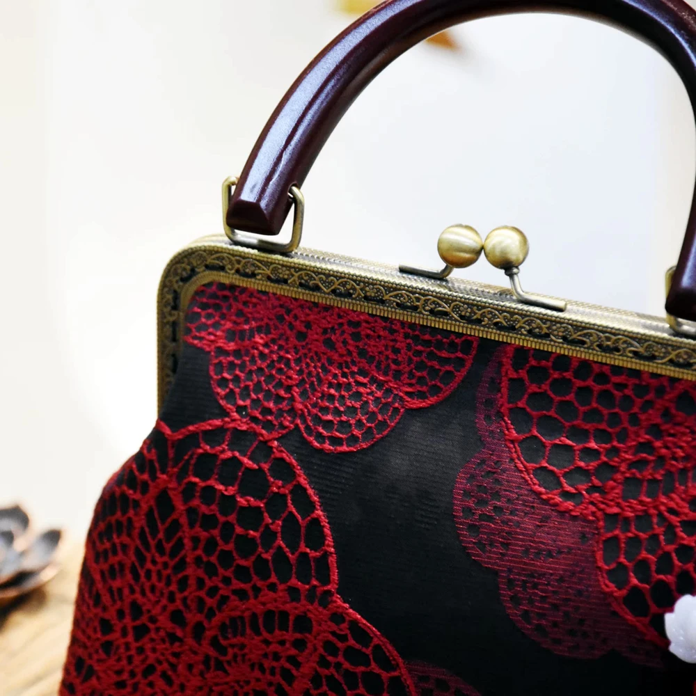 Classic Red Embroidery Flower Bag Shell Lock Bags Purse Fringe Tassel Vintage Women Bag Tote Women\'s Handbags 120cm Chain Strap