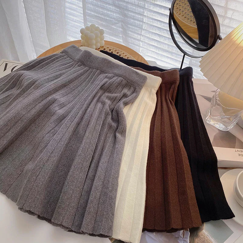 

High Waist A-Line Knitted Pleated Skirt Women's Autumn 2024 New Korean Style Slimming Design Versatile Short Skirt