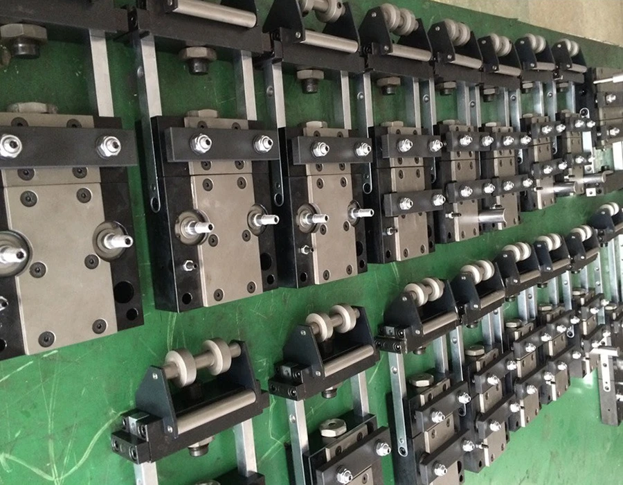 空気圧式フィーダーマシン サービスフィーダー エア自動クランプ ステンレス鋼 アルミニウム 鉄 重物・軽物対応