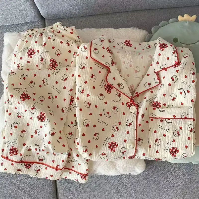 

Комплект домашней одежды Sanrio Hello Kitty: кардиган и пижама из облачного хлопка для женщин, осенний, с длинными рукавами и брюками, уютный и комфортный.