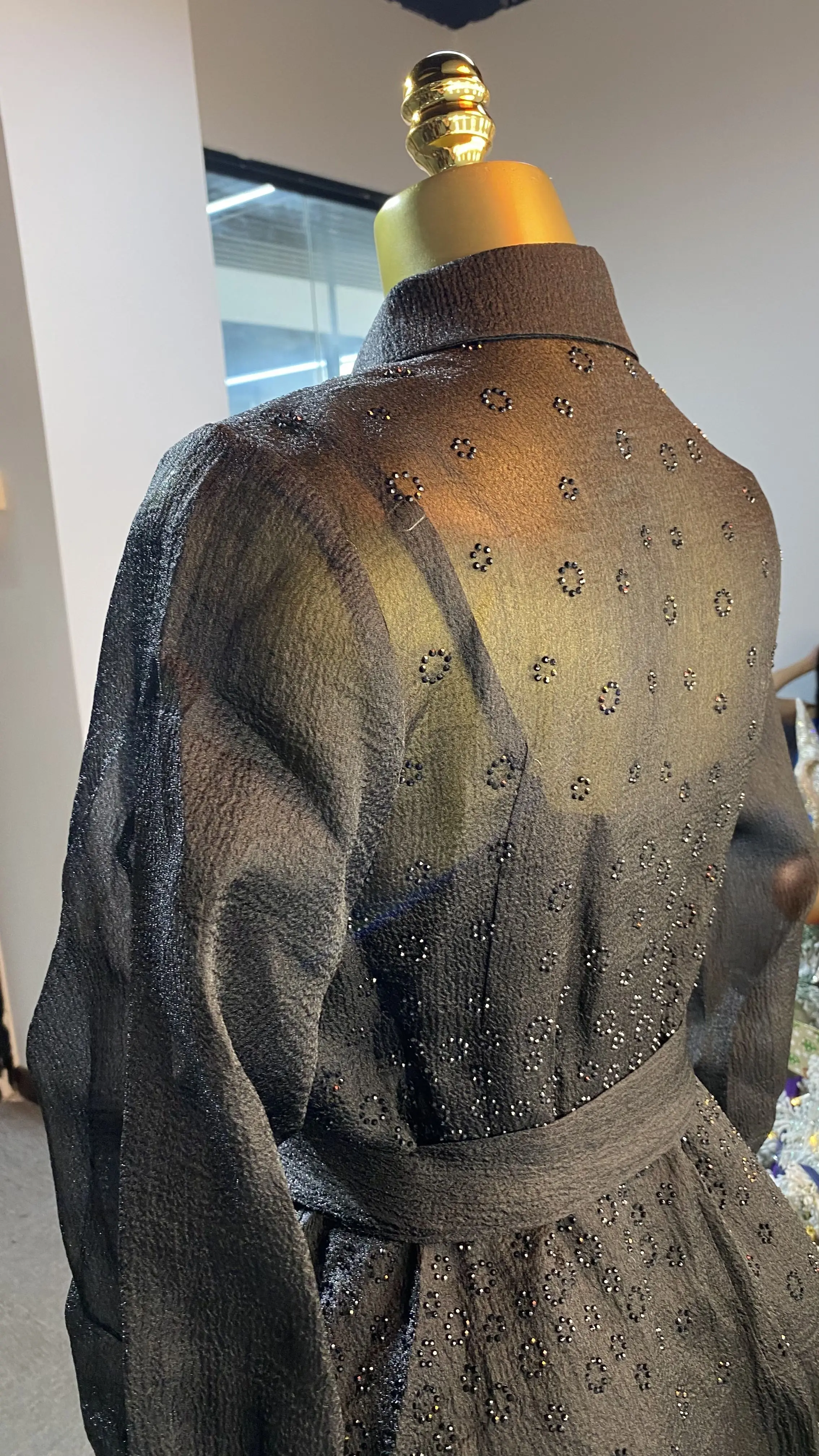 2025 Spring Roman V-neck belted coat, casual women's wear, lantern sleeve, imperial embroidered lace dress-GZXX176