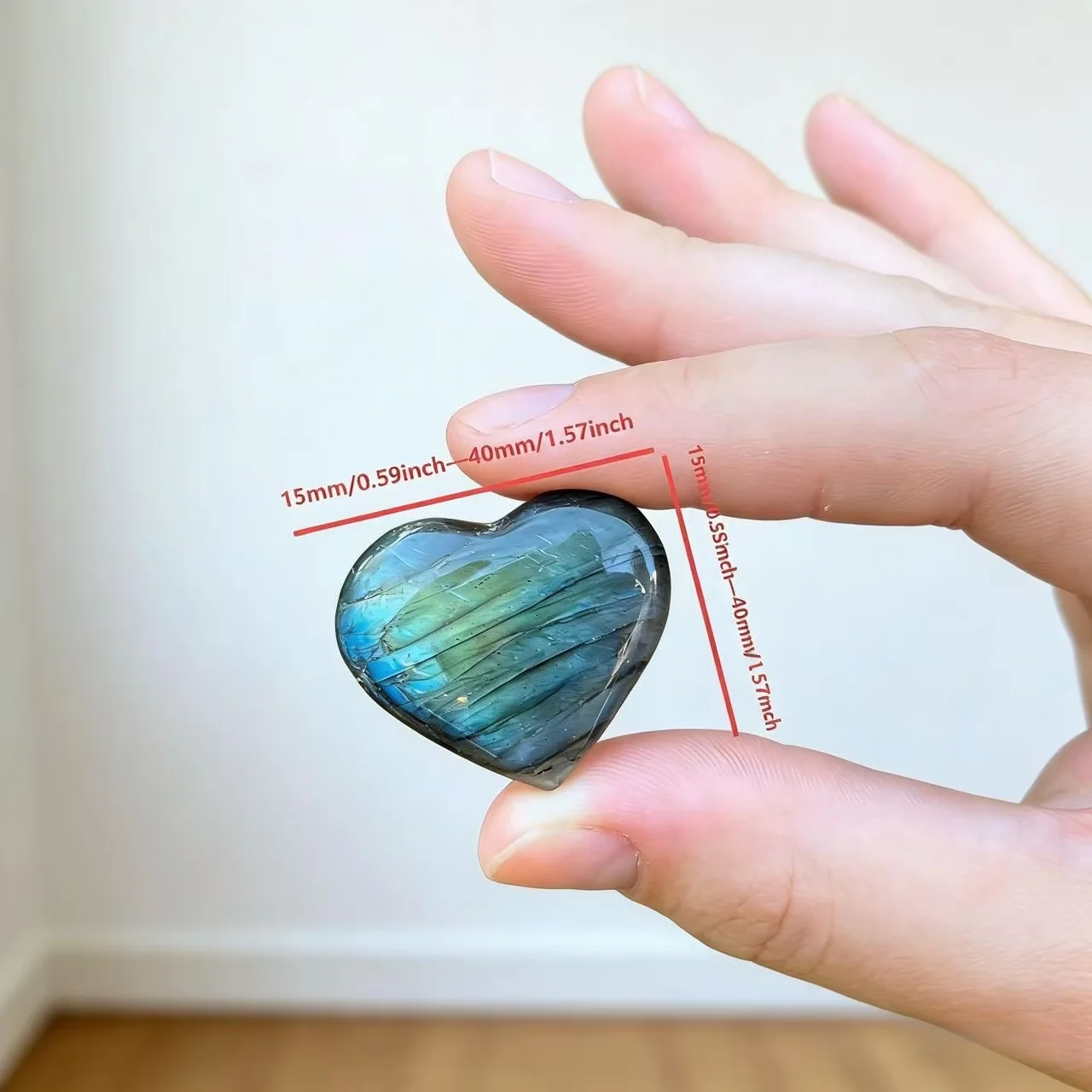 A Shiny Labradorite Heart-Shaped Pendant Crystal Jewelry Piece, Without Chain — Featuring Polished Crystals in a Bohemian Style, Suitable for Home Decoration, Massage, and Occasions Such as Christmas, Valentine's Day, Mother's Day, Father's Day, or Graduation Ceremonies.