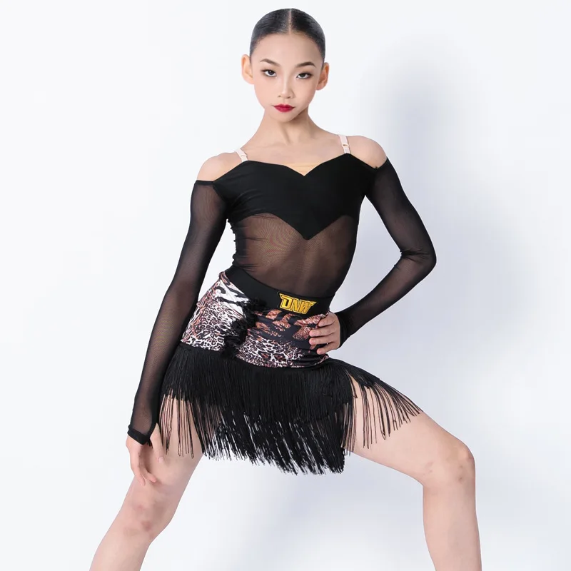 

Костюм для латинских танцев по индивидуальному заказу, тренировочное платье для девочек, черная сетчатая лоскутная юбка с кисточками и принтом, разделенный комплект