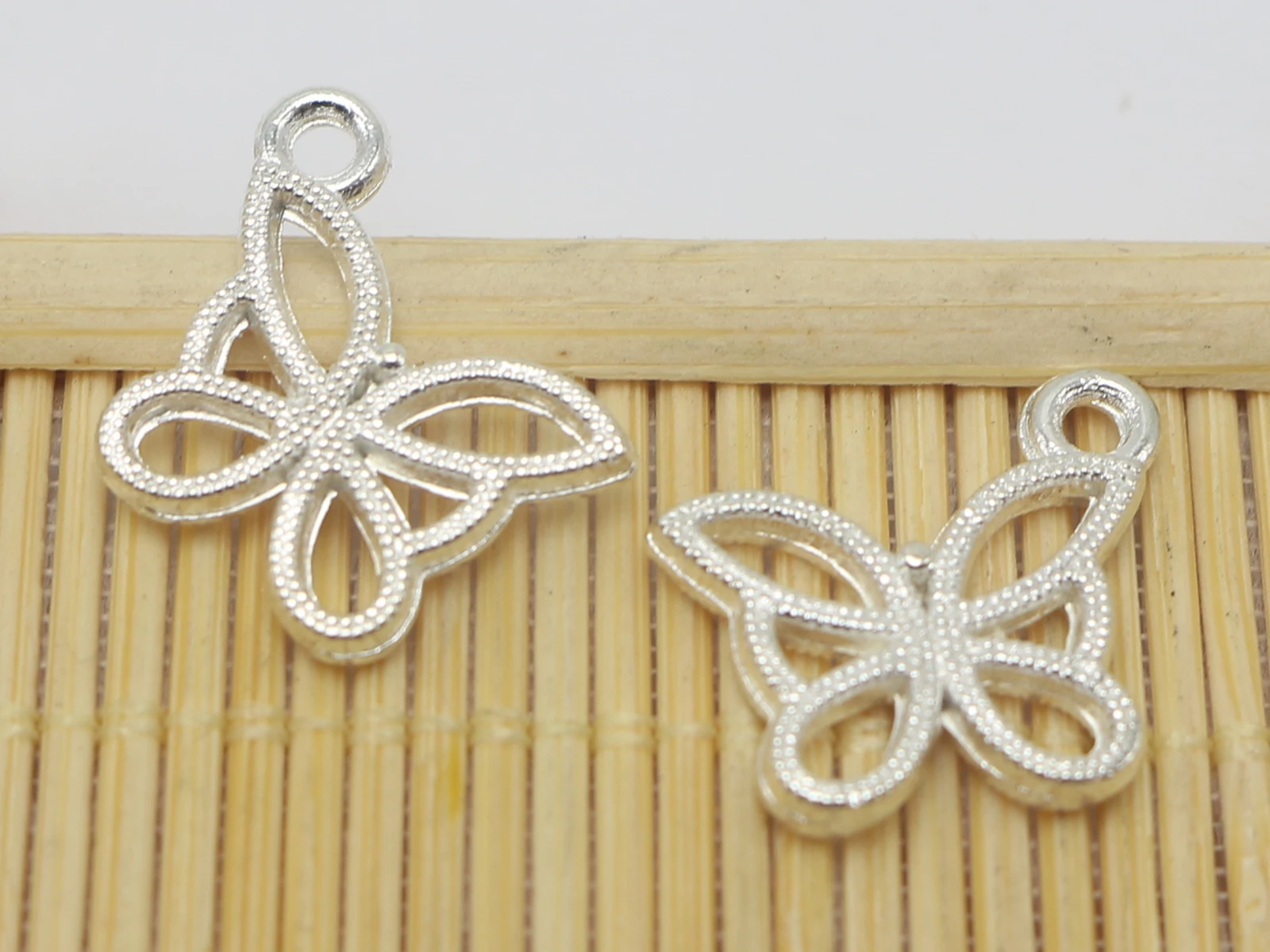 25pcs سبائك دولفين فراشة السلحفاة القلب الخنفساء سحر المعلقات