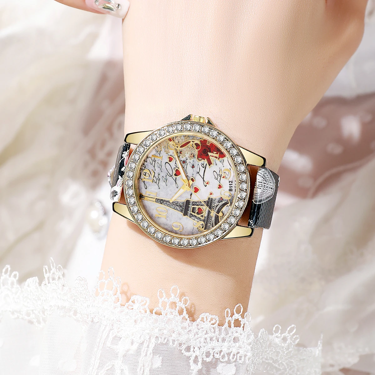 5 قطعة صندوق سر مفاجأة-موضة حجر الراين ساعات نسائية السيدات ساعة معصم كوارتز عادية لون عشوائي (بدون صندوق)