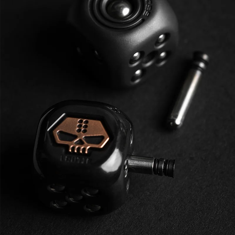 LAUTIE-Colgante de dados de monje de Metal, colgante de dados de acero inoxidable, collar de Metal, juguete para regalo de escritorio de descompresión Edc