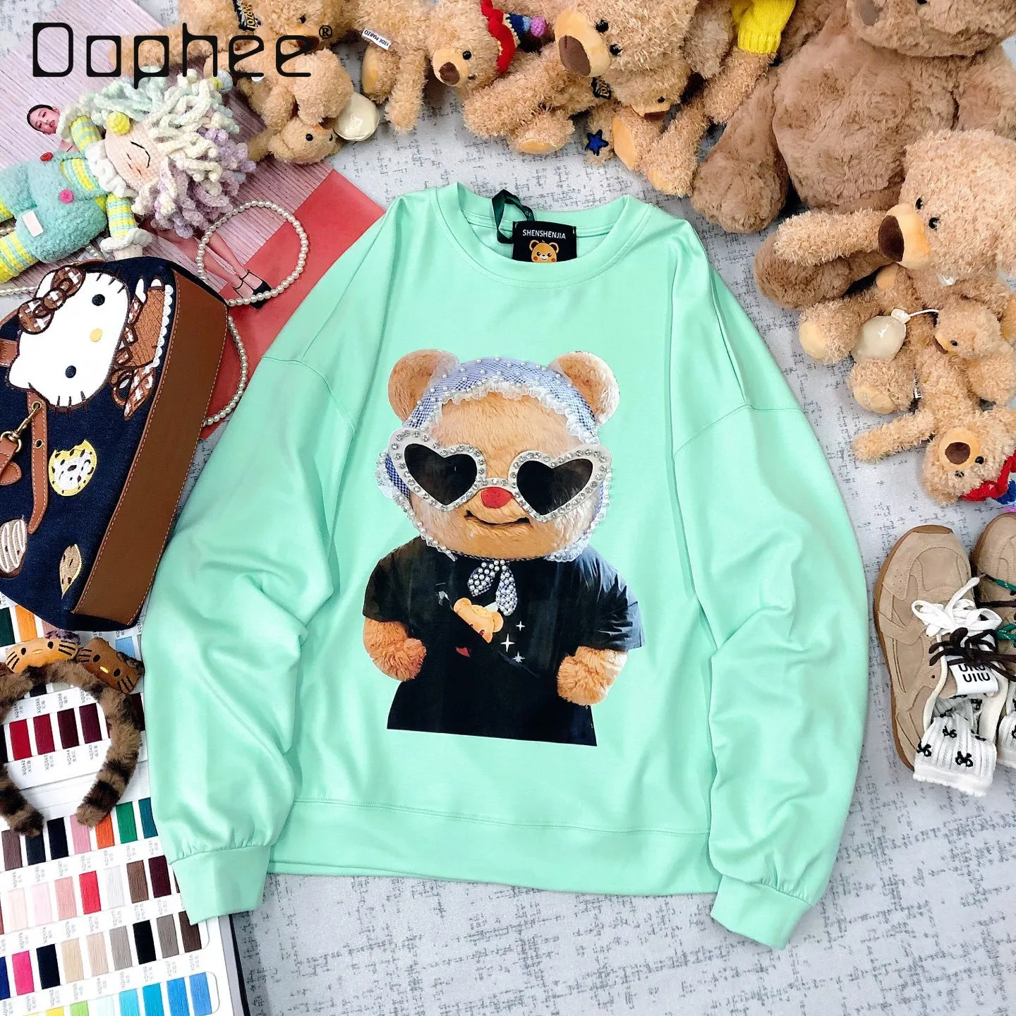 

Autumn New Korean Version Loose and Versatile Thin Cartoon Bear Printing Bead Design Round Neck Long Sleeve Sweater Women