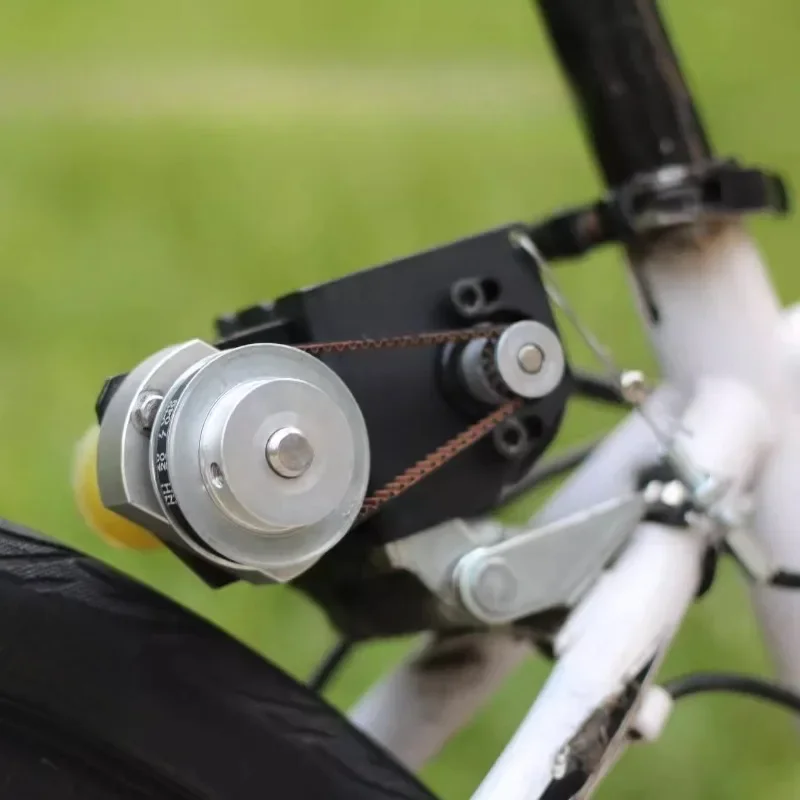 Bicycle booster, electric power, clutch function, easy riding