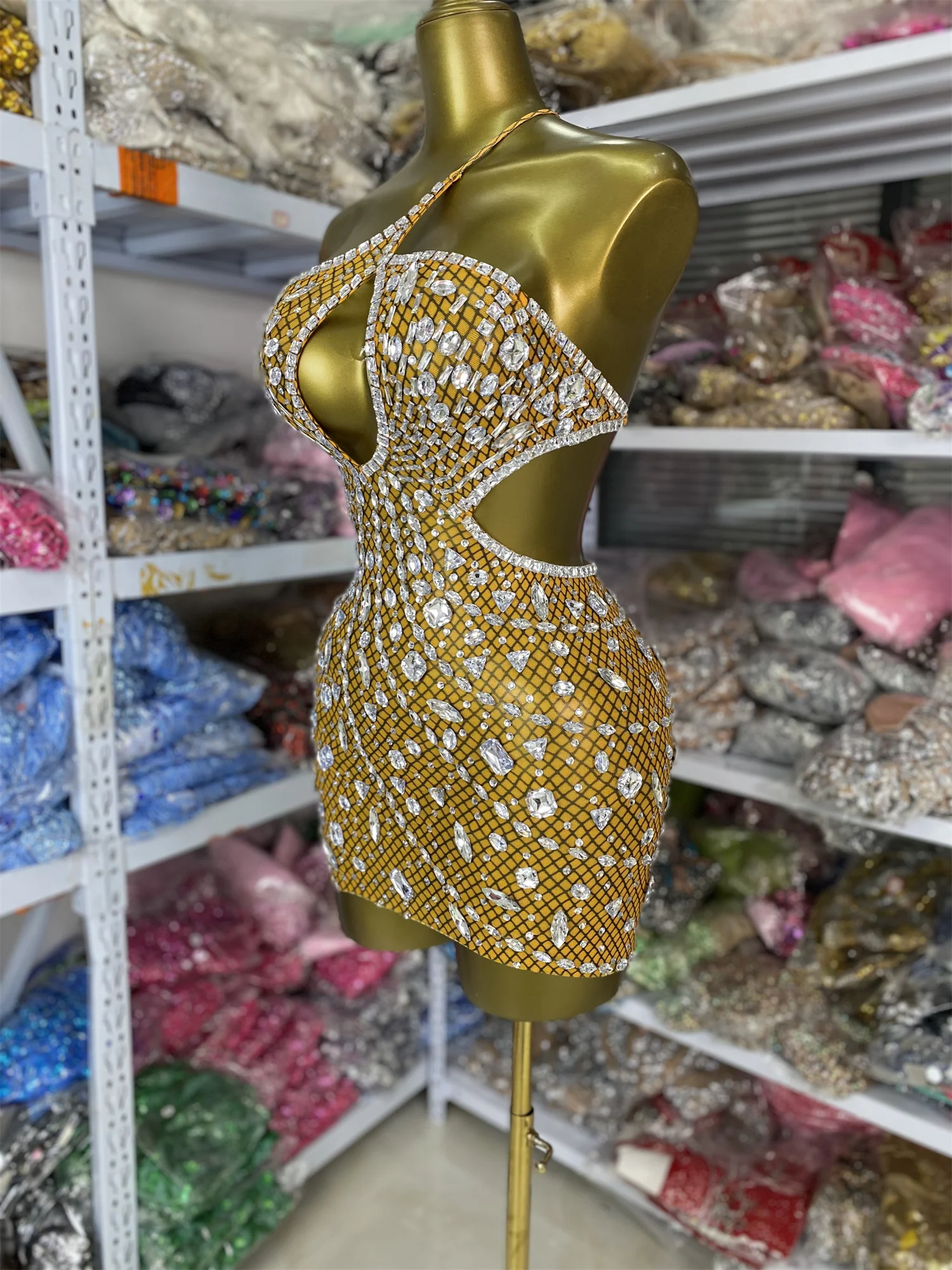Minivestido ceñido de malla amarilla con estampado de diamantes de imitación brillantes para mujer, vestido Sexy para fiesta y Club nocturno, disfraces de rendimiento