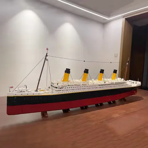 IN STOCK Movie Titanic Ship Assembled Building Blocks Moc Compatible with Model Bricks Blocks Modular 9090pcs
