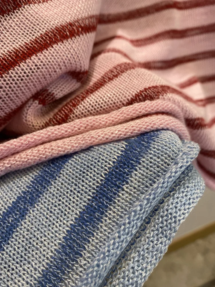 T-shirt in maglia allentata a maniche corte con scollo tondo a righe casual da donna estiva