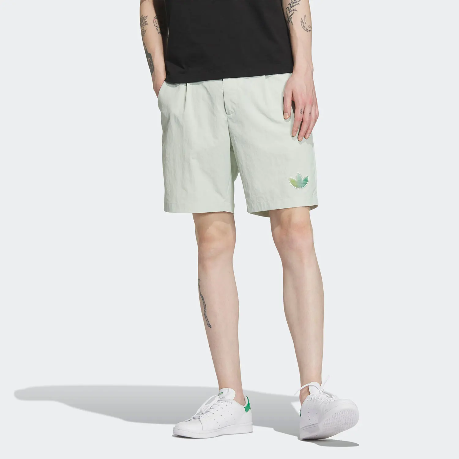 

Официальные мужские спортивные шорты Adidas на весну/лето IK8680
