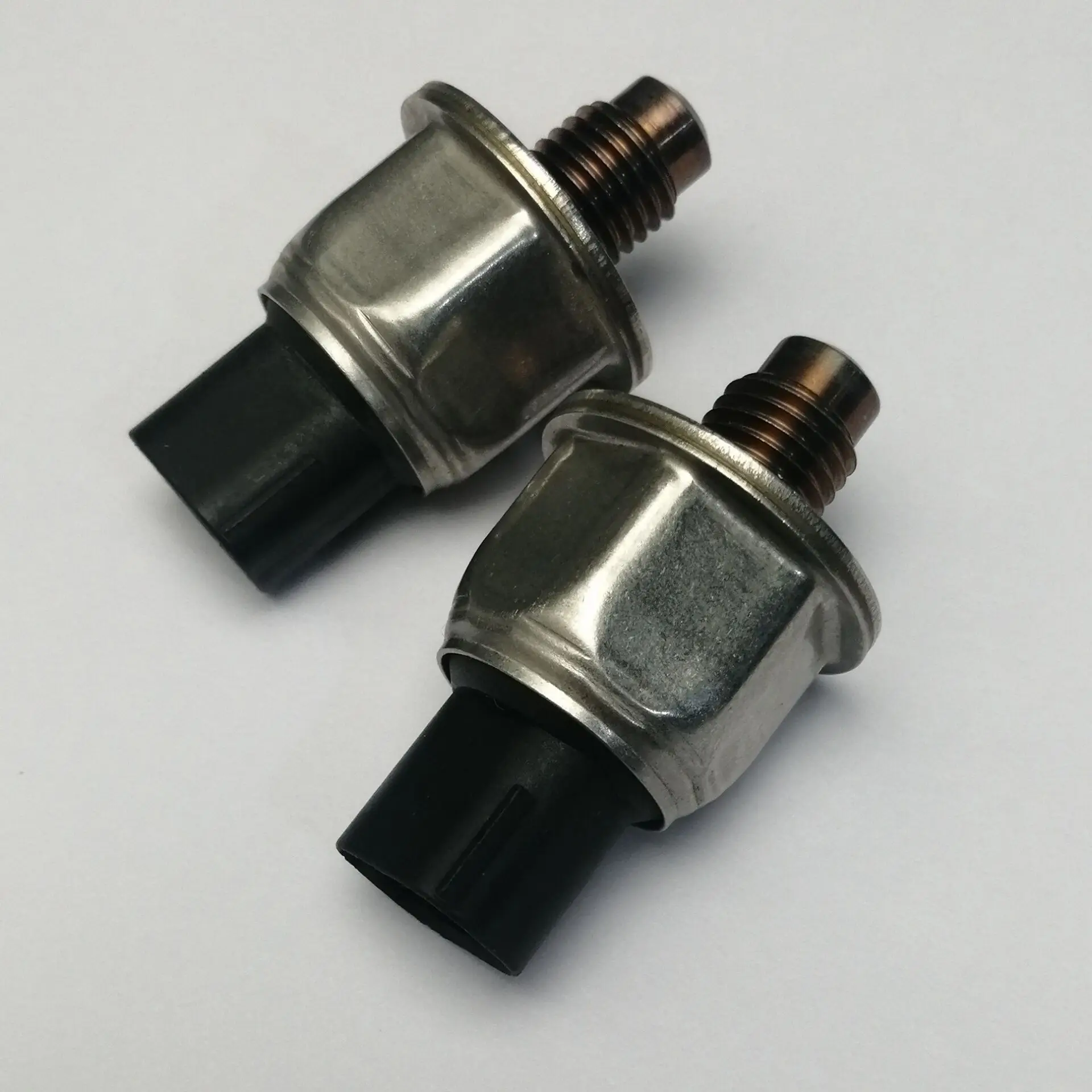

Suitable for automotive fuel pressure switch sensor engines 3PP8-43 3PP843