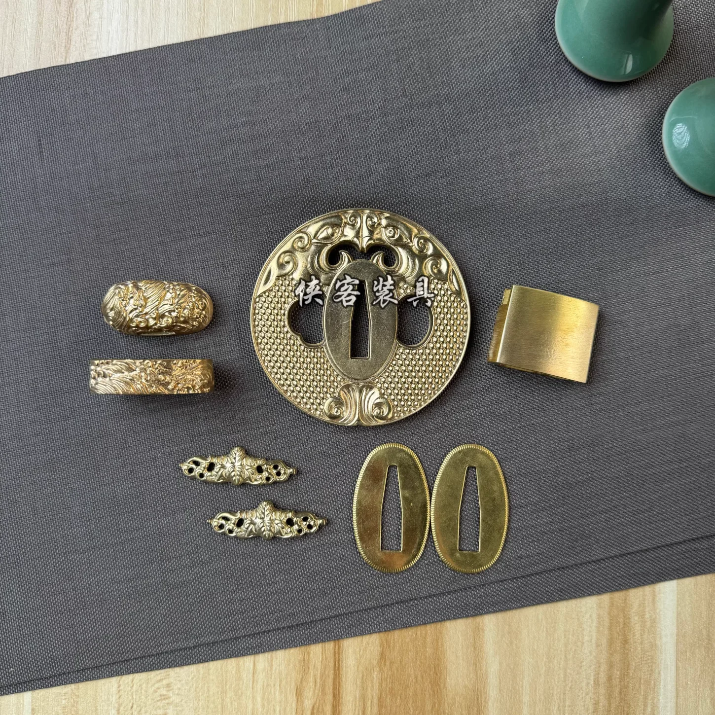 

Katana Sword Accessories Components Bright Brass Copper Set of Circle Shape Tsuba Habaki Fuchi Kashira Seppa Menuki