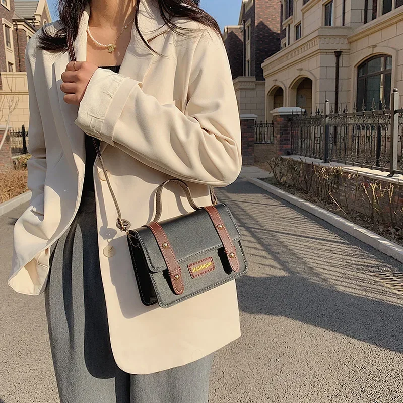 2024 nueva moda estilo académico Retro bolso de hombro de mano para mujer bandolera versátil pequeño bolso cuadrado bolso pequeño de alto sentido