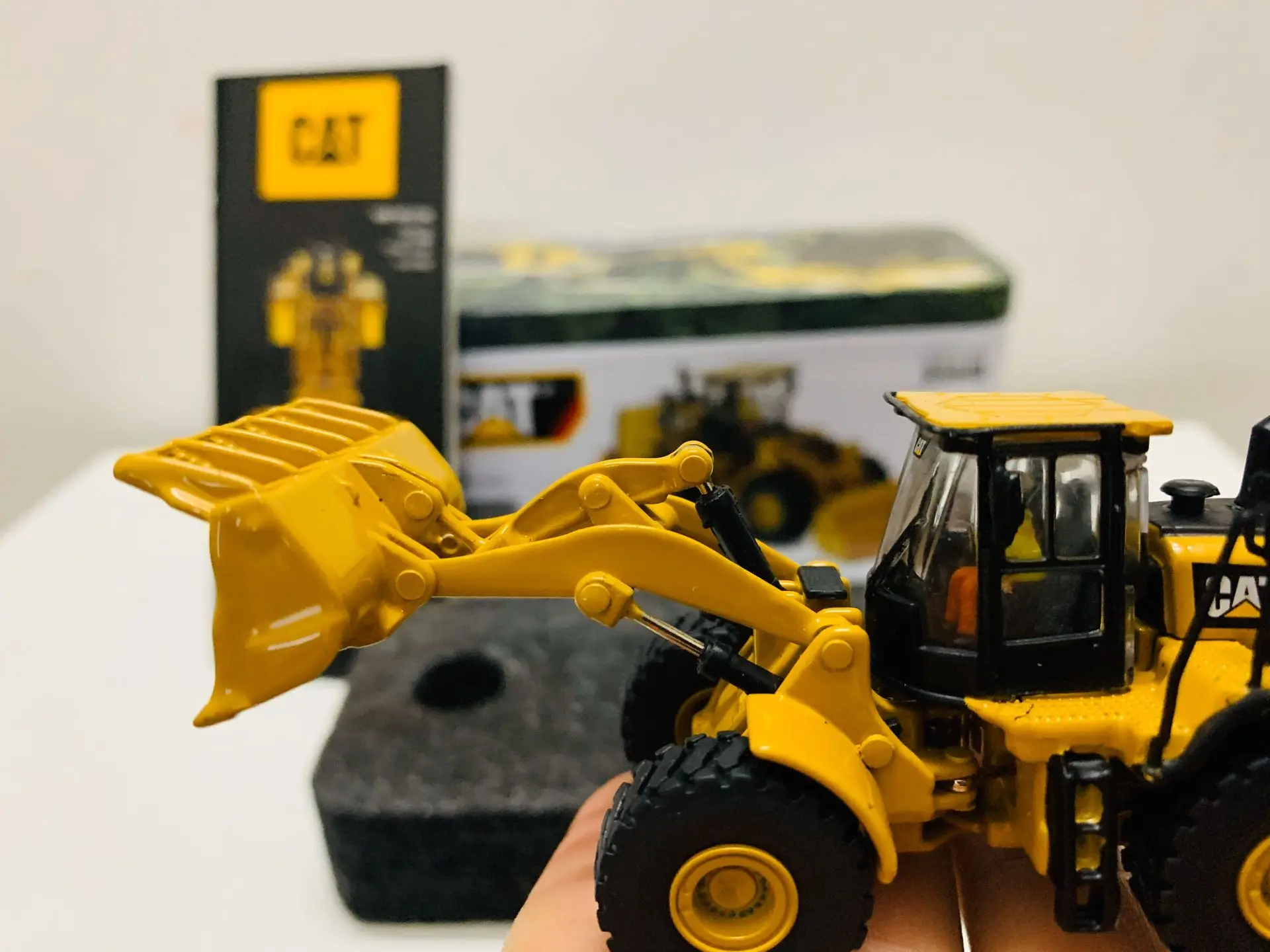 DM 972M Wheel Loader 1/87 Scale Metal By DieCast Masters 85949 Collectible Model New in Box