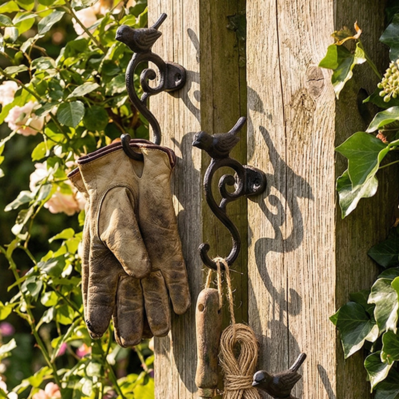 Rustic Bird Cast Iron Wall Hook Vintage Decorative Hanger for Entryway Garden Fence Outdoor Indoor Coat Key Hat Scarf