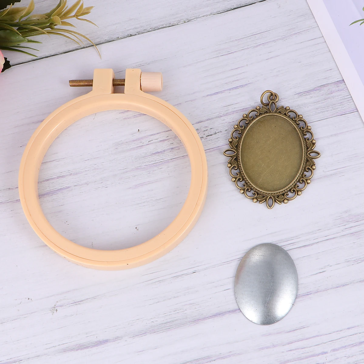 

3 Pack Embroidery Kit DIY Materials Beginners Pendant Mold Thread Necklace Embroidery Kit Tool Wool Pattern