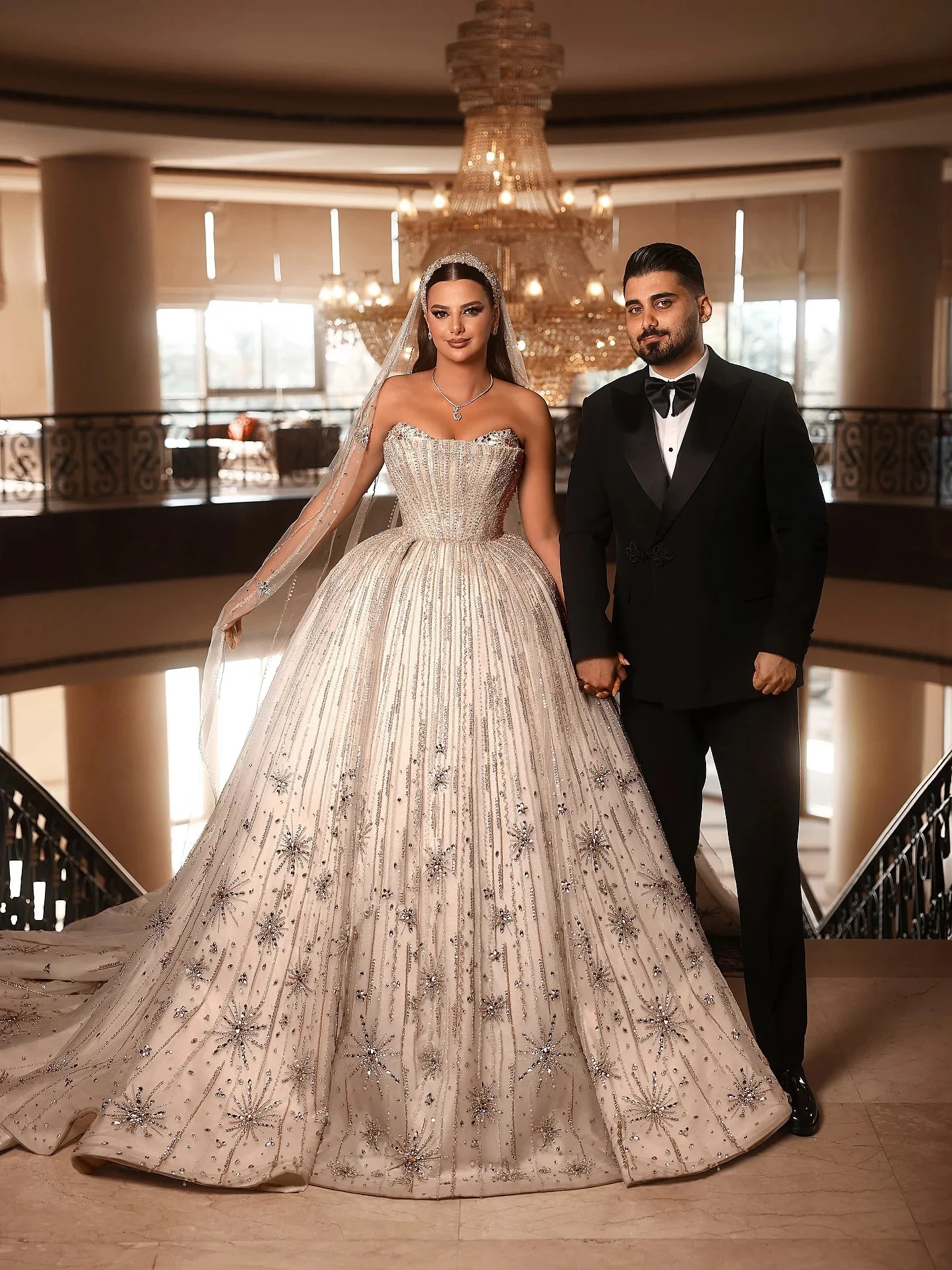 Requintado vestido de casamento de cristal sem alças vestido de baile elegante miçangas renda vestido de noiva personalizado sem mangas vestidos de novia