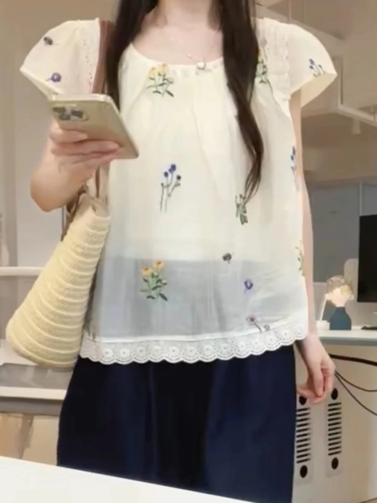 

Женская блузка с цветочным принтом и рукавами-фонариками, свободного кроя, с нежной кружевной отделкой, летняя коллекция 2025, корейский стиль, прямой крой, из смесового шелка