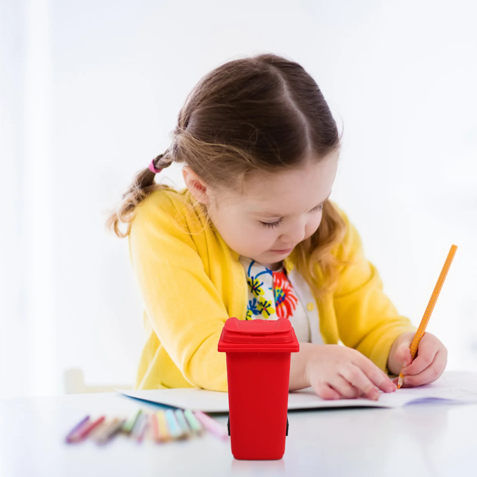 4 Uds cubo de basura portalápices Mini cajas de lápices de juguete almacenamiento para niños escritorio pequeño encimera basura soportes de plástico juguetes para niños