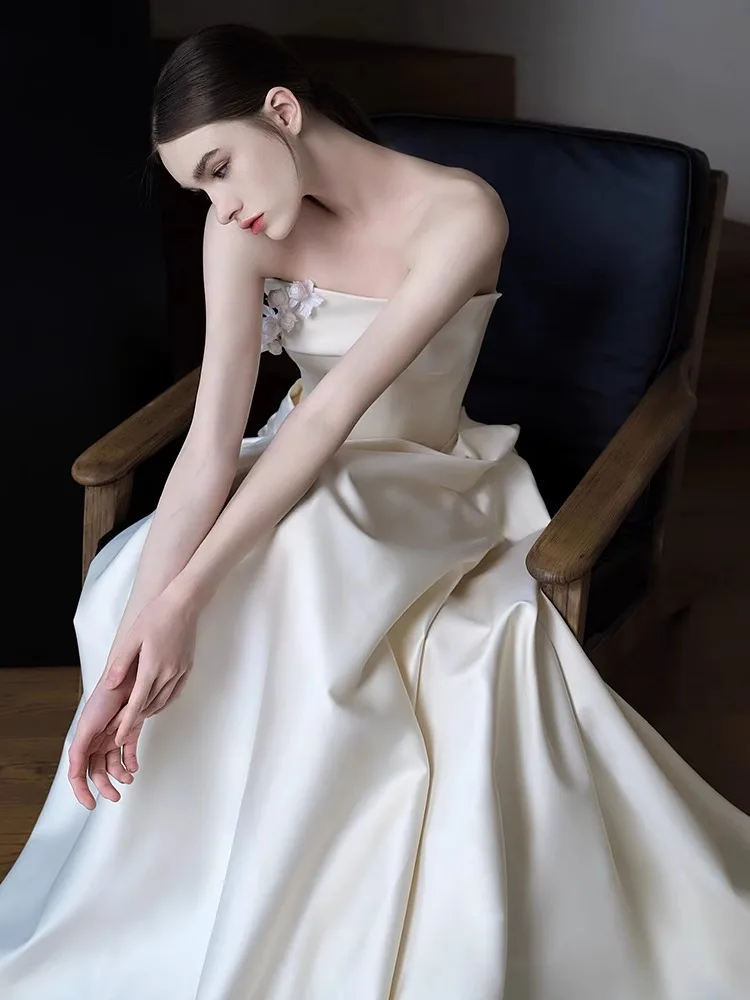 Robe de mariée française en Satin, haut tubulaire léger, Simple et gracieux, blanc, intérêt particulier, luxe, fiançailles, bienvenue