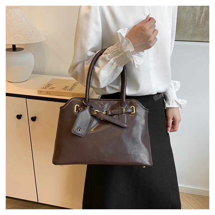 

2025 New Women's Bag Retro Commuter Bag Women's Casual Fashion Versatile Portable Tote Bag