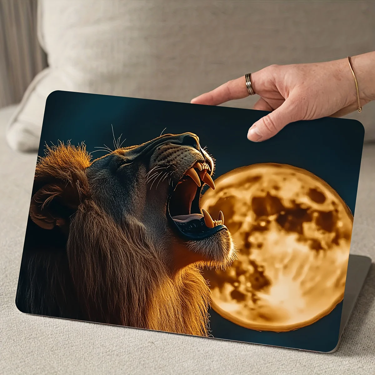 قطعتان من ملصقات الفينيل الفنية على شكل أسد طافوا مقاومة للخدش ملصقات جلدية للكمبيوتر المحمول تناسب أجهزة الكمبيوتر المحمولة وملصق على طراز الرسوم المتحركة