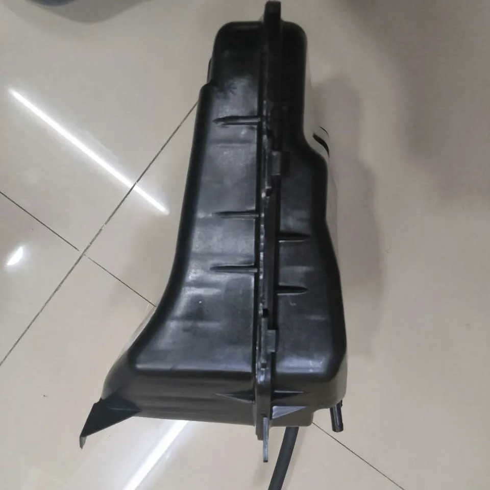 Suitable for Automotive Parts, Engine Radiator, Coolant Recovery Expansion Tank  7L0121407E