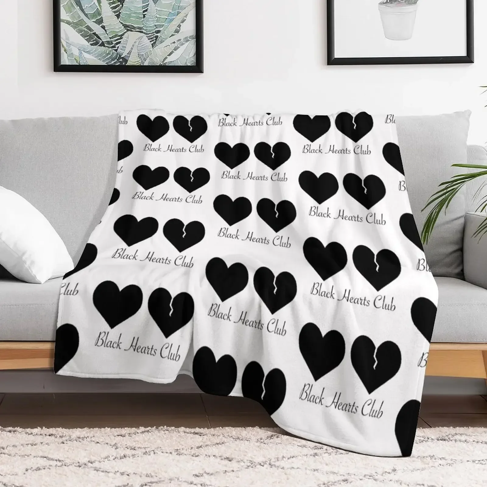

Black Hearts Club Throw Blanket anime halloween Polar Blankets Flannel Fabric Luxury Throw Blankets