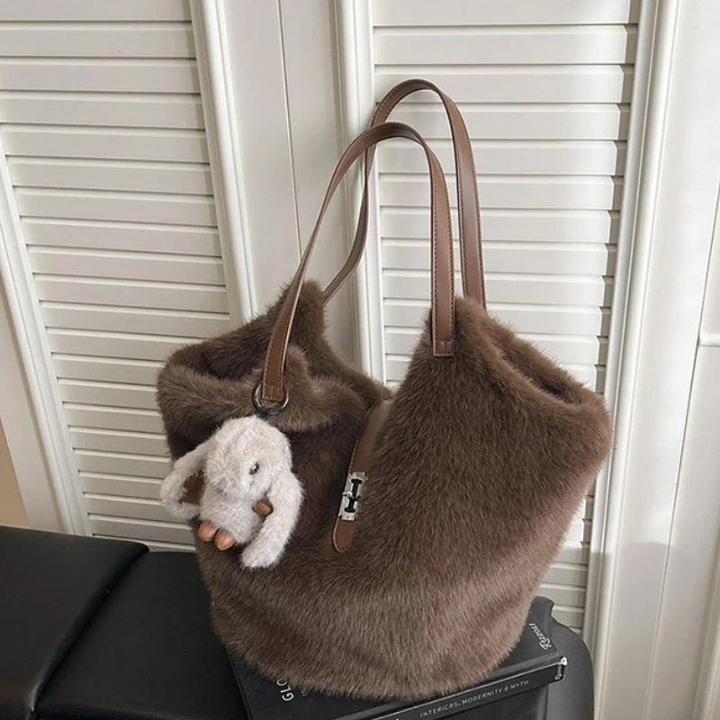 

Новая зимняя простая сумка на плечо с пушистой текстурой, модная простая однотонная сумка-ведро для путешествий, женская повседневная универсальная сумка с ручкой