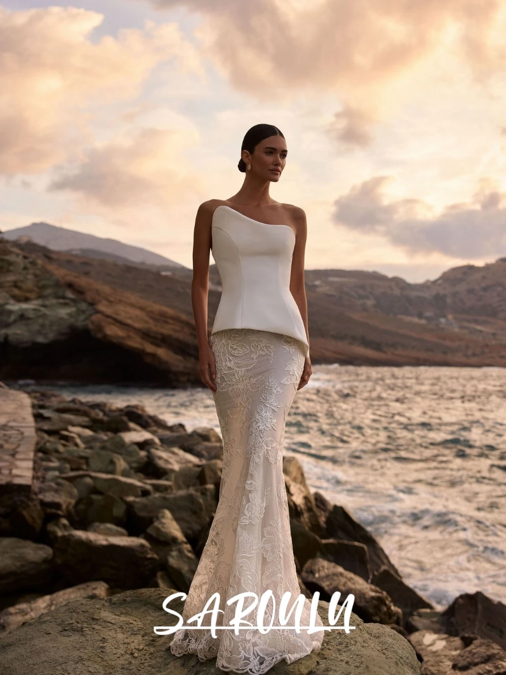

Stunning Floral Appliques Mermaid Wedding Dress, Outdoor Chic Bridal Gown, Elegant Corset Bride Wear, Zip Closure, Customized