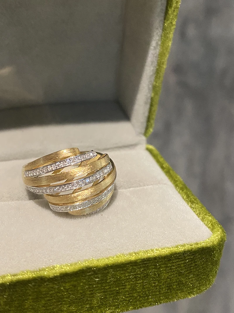 LUOWEND 100% 18K Yellow Gold Rings Fashion Elegant Style Real Natural Diamond Ring for Women Wedding Party High Jewelry