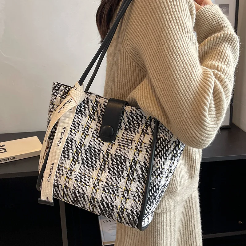 

Spring/Summer 2025 New Arrival! Women's Canvas Shoulder Bag. Spacious, Stylish, Versatile and Of High - End Texture.