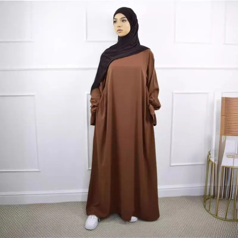 ชุดคลุมสตรีสไตล์ลำลองแฟชั่น พร้อมผ้าคลุมศีรษะและรองเท้าผ้าใบ สีโรบ K04 ฤดูใบไม้ผลิ 2025 ชุดการแสดงแนวชาติพันธุ์