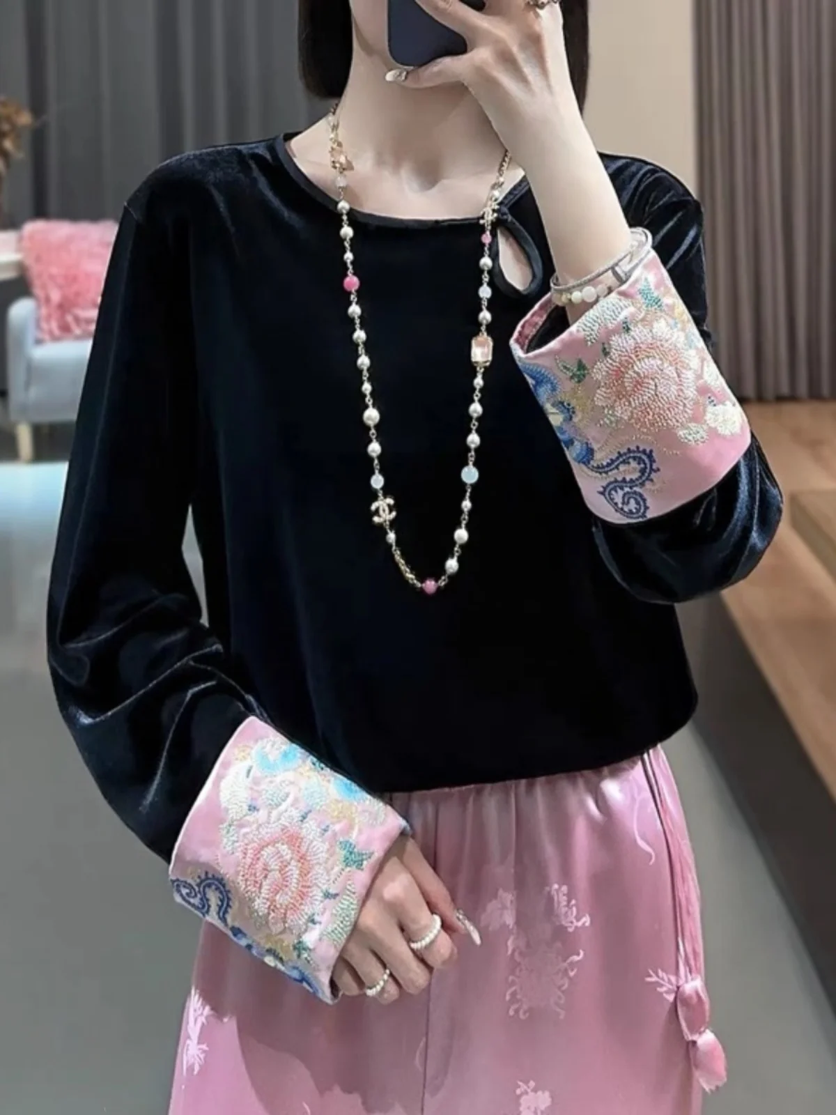 Ele Long Sve تي شيرت نسائي للخريف والشتاء مخملي مستدير Ne مطرز علوي مريح مناسب صيني أنيق