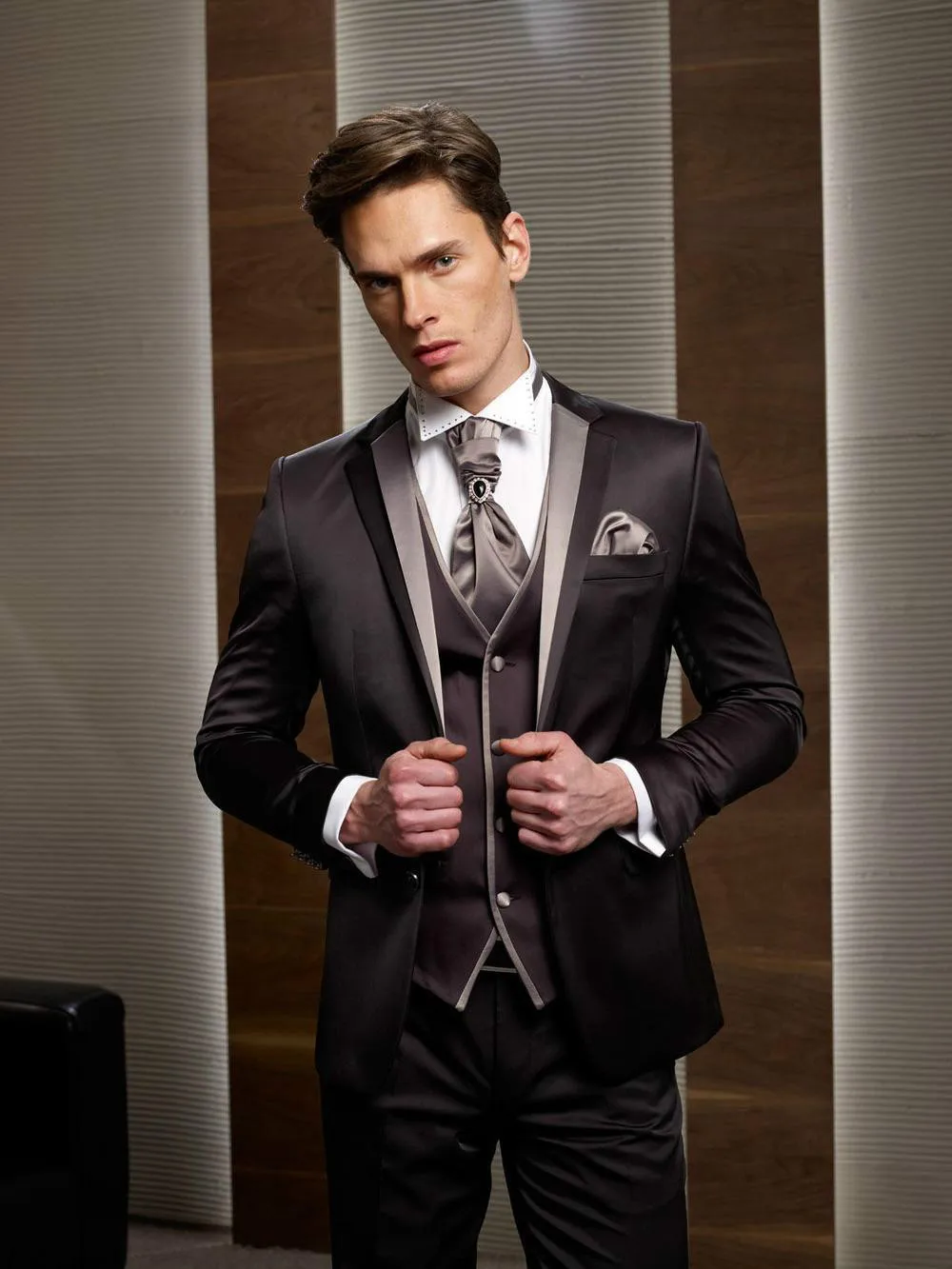 Custom Made Groom Tuxedo Brown/Silver Grey Groomsmen Notch Lapel Wedding Suits Best Man ( Jacket+Pants+Vest )