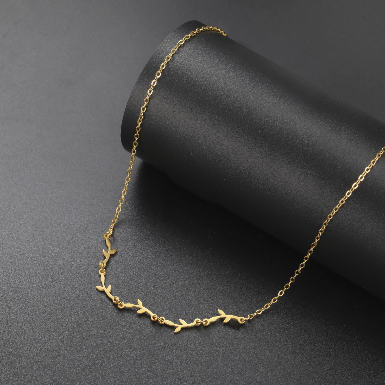 Collar de hoja de olivo para mujer, collar con colgante de tres hojas de rama de olivo de acero inoxidable, joyería de moda, regalo para pareja
