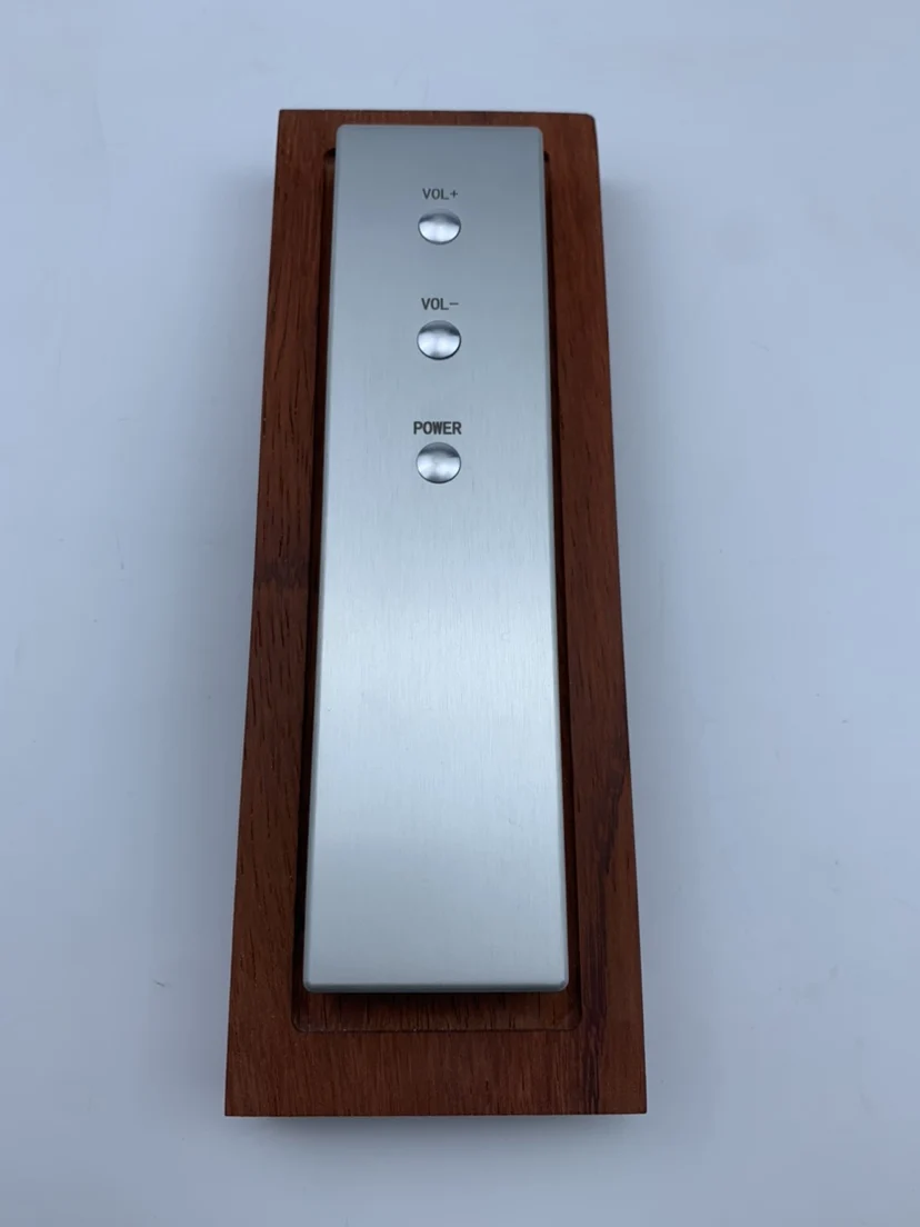 Materiaal van aluminiumlegering, infrarood signaalafstandsbediening met 2 sleutels en 3 sleutels, eenvoudige lay-out, high-end koortsstereo