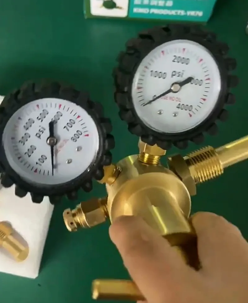

Nitrogen Regulator for 0-4000PSI Output Pressure CGA580