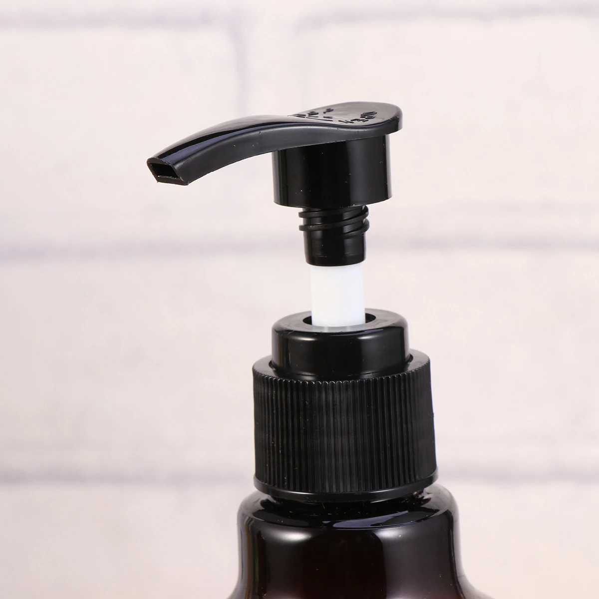 

2pcs 500Ml Shampoo Travel Refillable Pet Pp Liquid Spray Pump For Body Wash Essential Oil Lotion Soap Solution Shampoo Dispenser