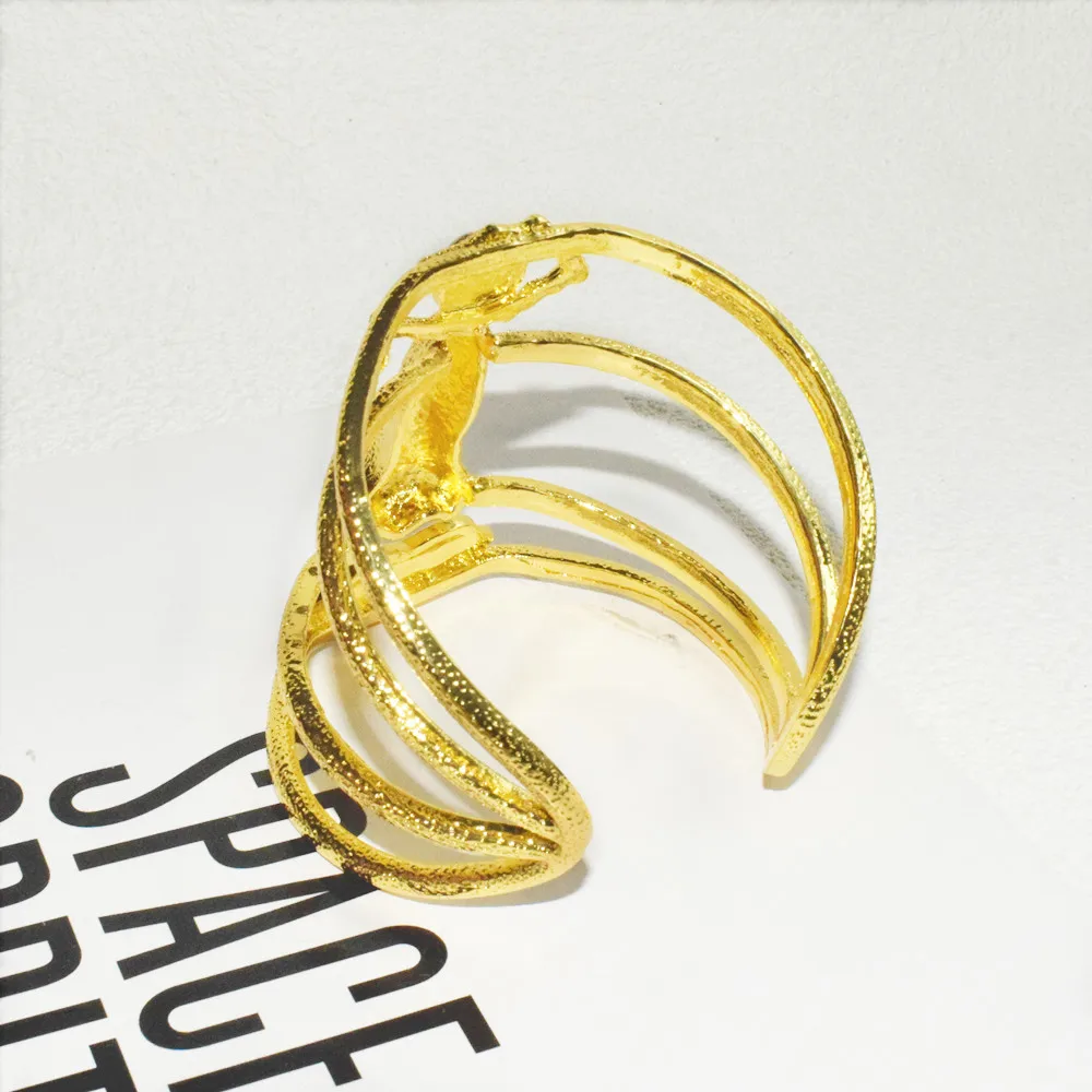 العلامة التجارية عرض الأزياء سبيكة متعددة الطبقات الأنف عيون الشفاه الكفة سوار للنساء مجوهرات مبالغ فيها اليد المفتوحة أساور اكسسوارات