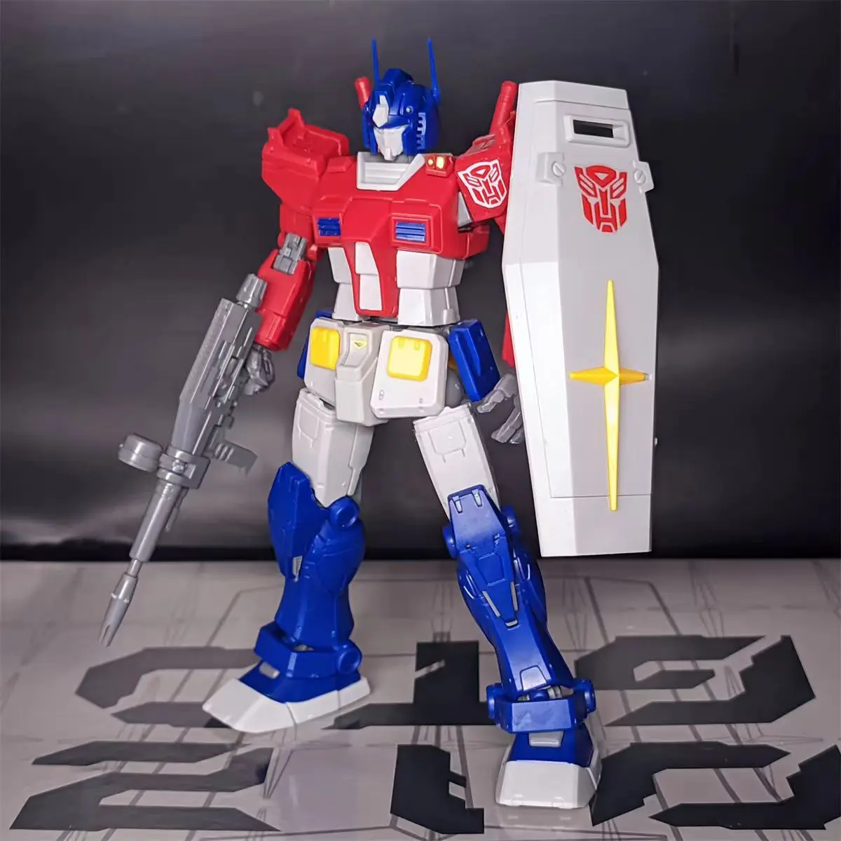 Novo kit de modelo de montagem mecha 12 gto optimus prime cor hg 1/144 articulações móveis terno móvel montagem robô brinquedo presente