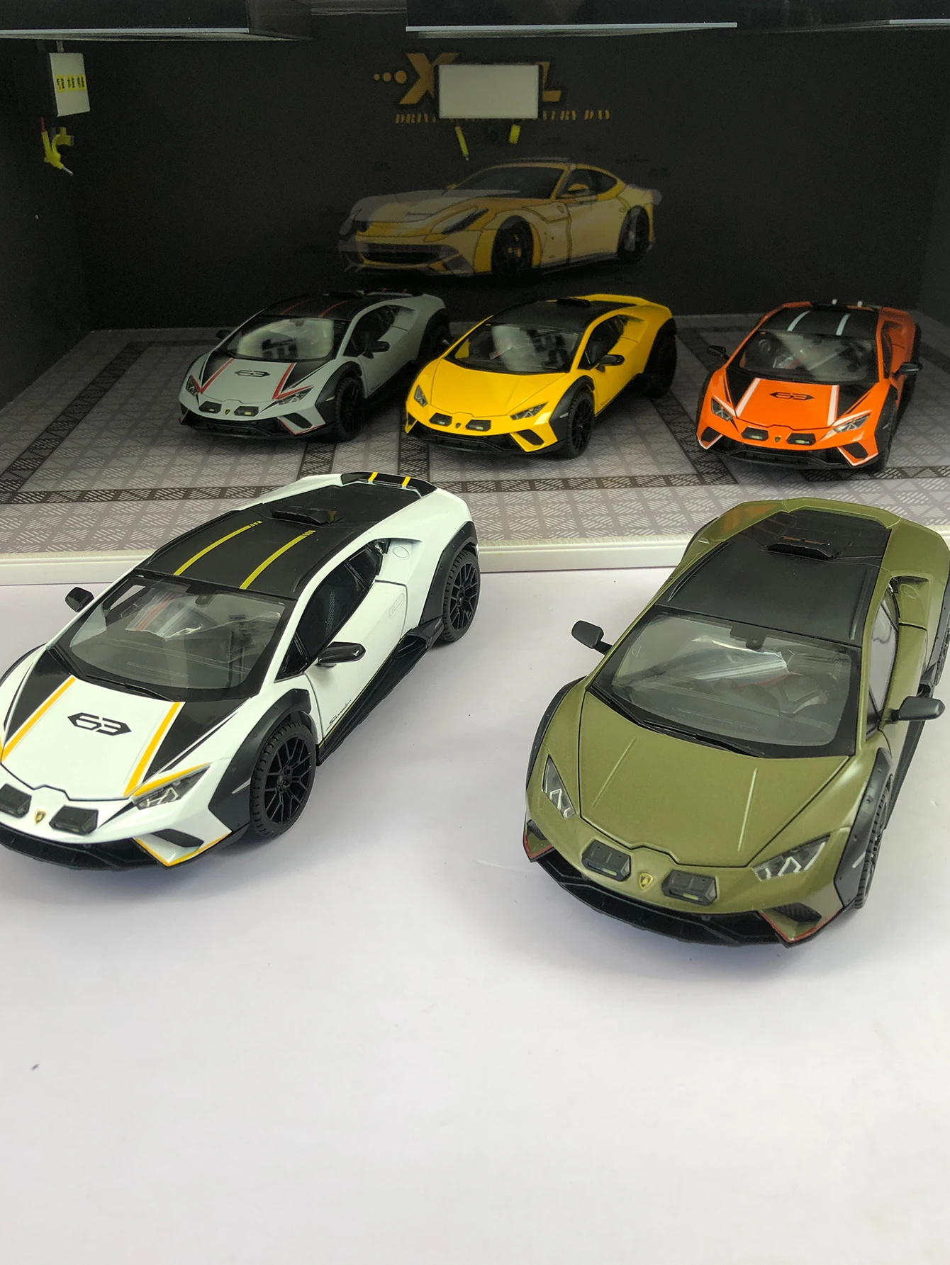 

1: 24, имитация цинкового сплава, модель автомобиля Huracan sterrato, статическое украшение, металлический коллекционный подарочный автомобиль